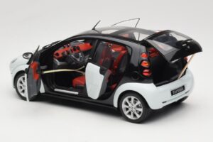 Smart Forfour White Kyosho 1:18 0019141V001C01Q00 Diecast - image 5 of 8