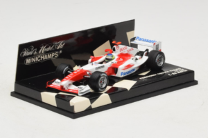 Toyota TF104 Panasonic #16 C. da Matta Panasonic Toyota Racing 2004 Minichamps 1:43 400040016 Diecast - image 2 of 5