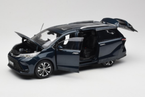 Toyota Granvia Dark Blue OEM 1:18 FCL22GR803 Diecast - image 2 of 8