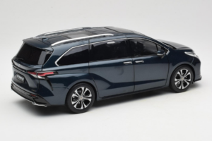 Toyota Granvia Dark Blue OEM 1:18 FCL22GR803 Diecast - image 3 of 8