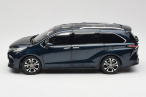 Toyota Granvia Dark Blue OEM 1:18 FCL22GR803 Diecast - image 4 of 8
