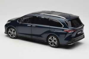 Toyota Granvia Dark Blue OEM 1:18 FCL22GR803 Diecast - image 7 of 8