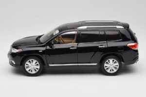 Toyota Highlander XU40 Black Paudi Model 1:18 2043612-B1 Diecast - image 4 of 8