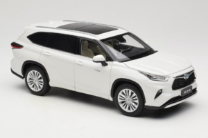 Toyota Highlander XU70 White OEM 1:18 26071-2011 Diecast - image 6 of 8