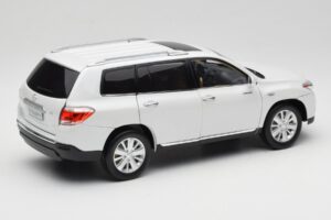 Toyota Highlander XU40 White Paudi Model 1:18 2043612-W1 Diecast - image 3 of 8