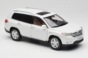 Toyota Highlander XU40 White Paudi Model 1:18 2043612-W1 Diecast - image 6 of 8