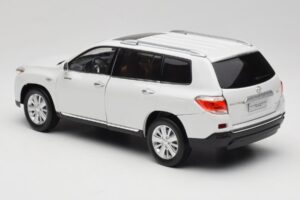 Toyota Highlander XU40 White Paudi Model 1:18 2043612-W1 Diecast - image 7 of 8