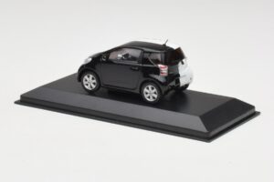 Toyota iQ Black & White Geneva Motor Show 2009 Minichamps 1:43 400166801 Diecast - image 3 of 4