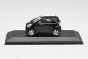 Toyota iQ Black & White Geneva Motor Show 2009 Minichamps 1:43 400166801 Diecast