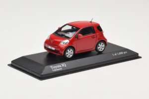Toyota iQ Red Minichamps 1:43 400166800 Diecast - image 2 of 4