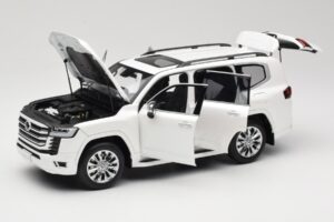 Toyota Land Cruiser J300 ZX White LCD 1:18 LCD18013-ZX-WH Diecast - image 2 of 8