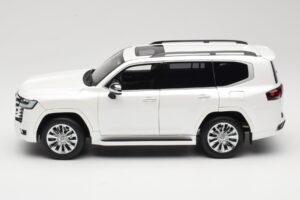 Toyota Land Cruiser J300 ZX White LCD 1:18 LCD18013-ZX-WH Diecast - image 4 of 8