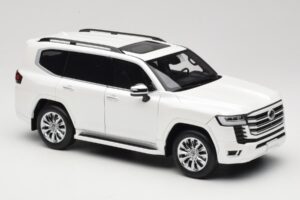 Toyota Land Cruiser J300 ZX White LCD 1:18 LCD18013-ZX-WH Diecast - image 6 of 8