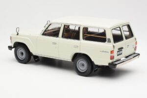 Toyota Land Cruiser J60 White Kyosho 1:18 08956W Diecast - image 7 of 8