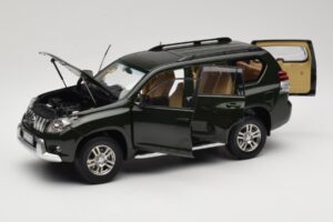 Toyota Land Cruiser Prado J150 Green Paudi Model 1:18 623132-GR Diecast - image 2 of 8