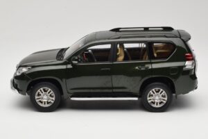 Toyota Land Cruiser Prado J150 Green Paudi Model 1:18 623132-GR Diecast - image 4 of 8