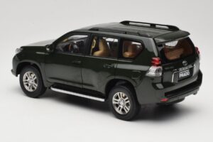 Toyota Land Cruiser Prado J150 Green Paudi Model 1:18 623132-GR Diecast - image 7 of 8