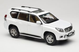 Toyota Land Cruiser Prado J150 White Paudi Model 1:18 623132-WH Diecast - image 6 of 8