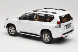 Toyota Land Cruiser Prado J150 White Paudi Model 1:18 623132-WH Diecast - image 7 of 8