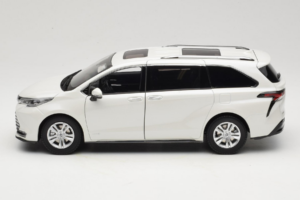 Toyota Sienna XL30 White OEM 1:18 TOYOTA013 Diecast - image 4 of 8