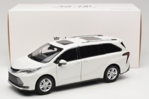 Toyota Sienna XL30 White OEM 1:18 TOYOTA013 Diecast - image 8 of 8