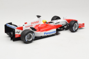 Toyota TF105 #17 R. Schumacher Panasonic Toyota Racing Showcar 2005 Minichamps 1:18 100050087 Diecast - image 2 of 7