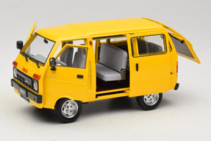 Toyota TJ110 Tianjin Huali Yellow OEM 1:18 TOYOTA014 Diecast - image 2 of 8