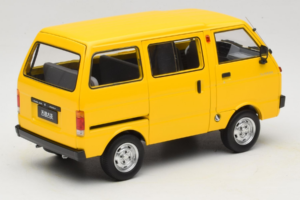 Toyota TJ110 Tianjin Huali Yellow OEM 1:18 TOYOTA014 Diecast - image 3 of 8