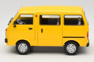 Toyota TJ110 Tianjin Huali Yellow OEM 1:18 TOYOTA014 Diecast - image 4 of 8
