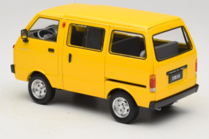 Toyota TJ110 Tianjin Huali Yellow OEM 1:18 TOYOTA014 Diecast - image 7 of 8