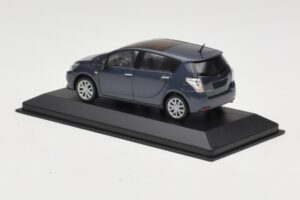 Toyota Verso Grey Metallic Minichamps 1:43 TOYOTA011 Diecast - image 3 of 4
