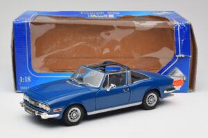 Triumph Stag Mk1 Sapphire Blue Revell 1:18 8815 Diecast - image 8 of 8