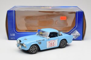 Triumph TR4 Rally Car Revell 1:18 8773 Diecast - image 8 of 8