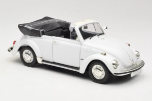 Volkswagen 1302 LS Cabriolet White Revell 1:18 8415 Diecast - image 6 of 8
