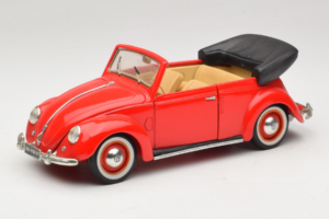 Volkswagen Beetle Cabriolet Red Maisto 1:18 56010 Diecast