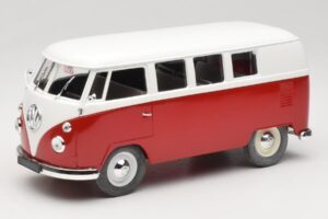 Volkswagen Combi T1 Red & White Solido 1:18 8031 Diecast