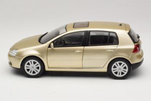 Volkswagen Golf Mk5 Light Bronze Metallic Bburago 1:18 09930201W Diecast - image 4 of 8