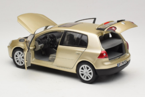 Volkswagen Golf Mk5 Light Bronze Metallic Bburago 1:18 09930201W Diecast - image 5 of 8
