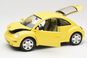 Volkswagen New Beetle Yellow Bburago 1:18 BEETLE001 Diecast - image 2 of 8