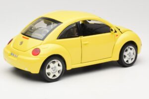 Volkswagen New Beetle Yellow Bburago 1:18 BEETLE001 Diecast - image 3 of 8