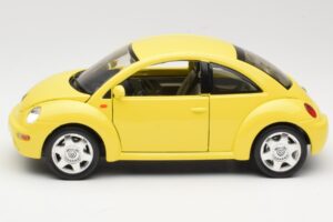 Volkswagen New Beetle Yellow Bburago 1:18 BEETLE001 Diecast - image 4 of 8