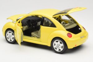 Volkswagen New Beetle Yellow Bburago 1:18 BEETLE001 Diecast - image 5 of 8