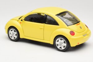 Volkswagen New Beetle Yellow Bburago 1:18 BEETLE001 Diecast - image 7 of 8