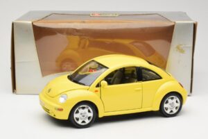 Volkswagen New Beetle Yellow Bburago 1:18 BEETLE001 Diecast - image 8 of 8