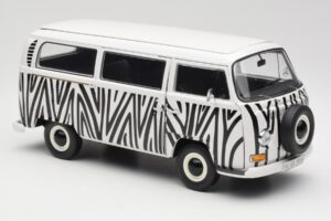 Volkswagen T2a Bus Safari Schuco 1:18 00191 Diecast - image 6 of 8