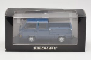 Volkswagen T3 Double Cab Flatbed Blue Minichamps 1:43 400055260 Diecast - image 4 of 4