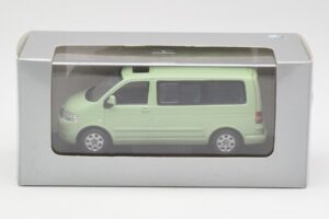 Volkswagen T5 Multivan California Lime Green Dealer Minichamps 1:43 400052201-D1 Diecast - image 4 of 4