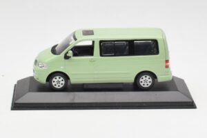 Volkswagen T5 Multivan California Lime Green Dealer Minichamps 1:43 400052201-D1 Diecast