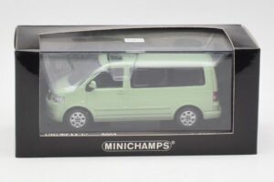 Volkswagen T5 Multivan California Lime Green Minichamps 1:43 400052201 Diecast - image 4 of 4