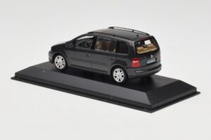 Volkswagen Touran 1T Dark Green Minichamps 1:43 400052101 Diecast - image 3 of 4